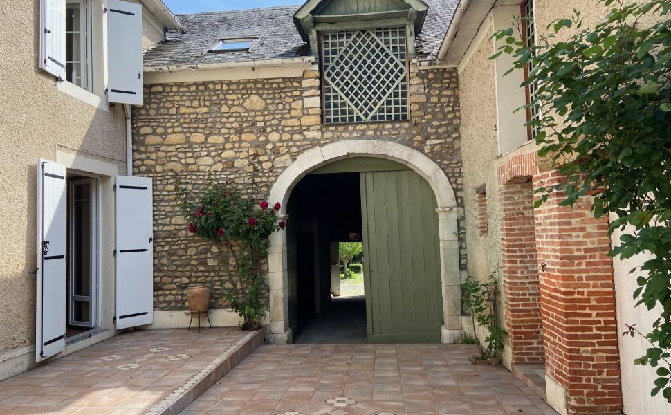 Jolie Maison du Village en Pierre, avec Jardin et Grange Attenante à 30 minutes de Pau